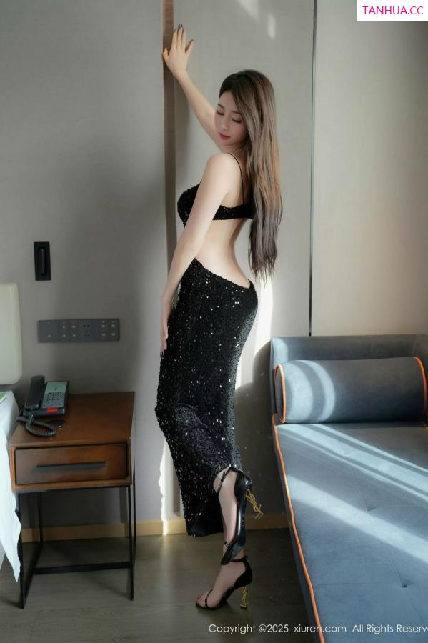 星星Star  [XiuRen]高清写真图 2025.02.26 No.9937 星星baby 美腿性感第8张图片